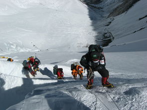 爱游戏app下载-全国登山挑战赛千人攀登玉龙雪山，玉龙雪山攀岩