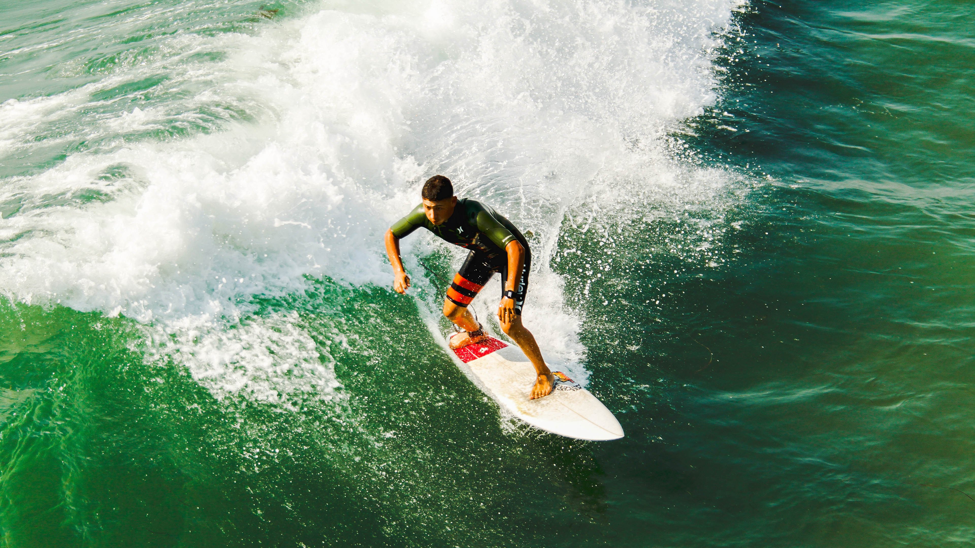 艾比·德尔福:南非队的防守支柱,关键时刻化解对方威胁,南非德比尔斯公司