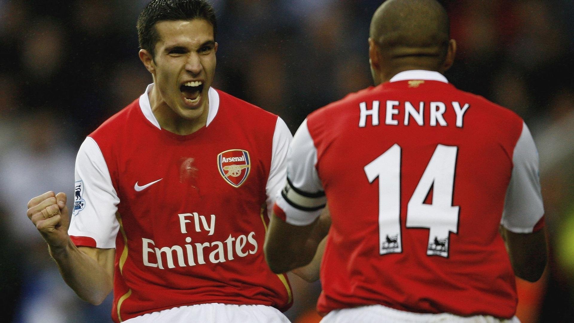 爱游戏体育在线-英超激烈争夺，豪门鏖战不断